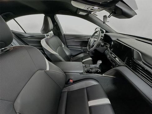 Used 2025 Toyota Camry SE image 26