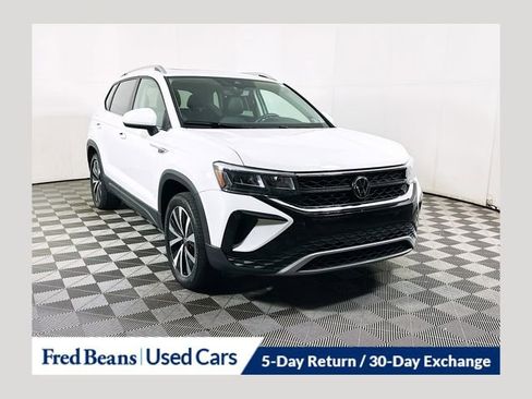 Used 2023 Volkswagen Taos SE w/ Panoramic Sunroof Package image 1