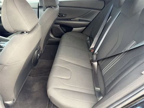 Certified 2025 Hyundai Elantra SEL image 6