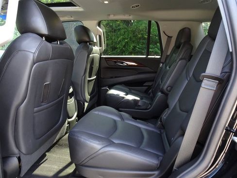 Used 2020 Cadillac Escalade Luxury AWD/4WD image 14