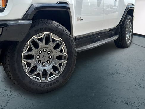 New 2026 GMC Hummer EV 4x4 Crew Cab image 2