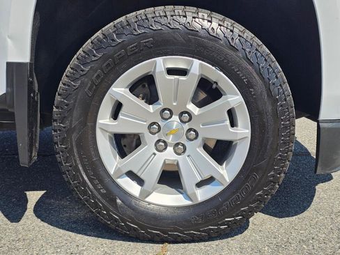 Used 2015 Chevrolet Colorado LT AWD/4WD image 9