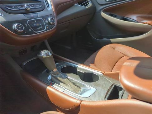 Used 2018 Chevrolet Malibu LT w/ Leather Package FWD image 14