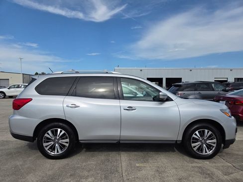 Used 2018 Nissan Pathfinder SL w/ Cargo Package AWD/4WD image 5