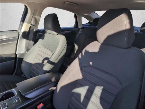 Used 2020 Ford Fusion SE image 9