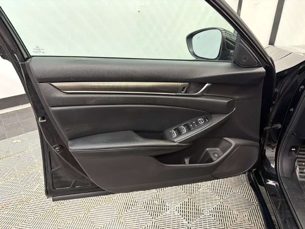 Used 2018 Honda Accord Sport image 11