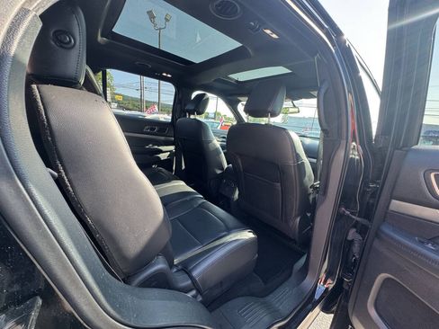 Used 2018 Ford Explorer XLT w/ Equipment Group 202A AWD/4WD image 25