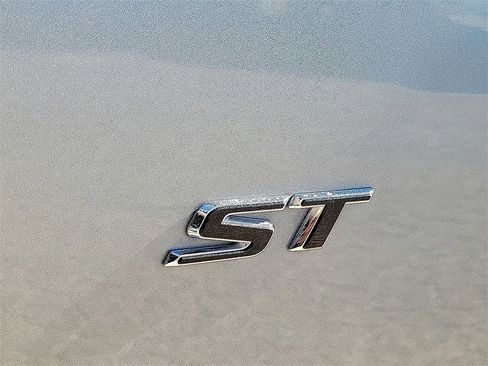 New 2026 Buick Enclave Sport Touring w/ LPO, Floor Liner Package image 9