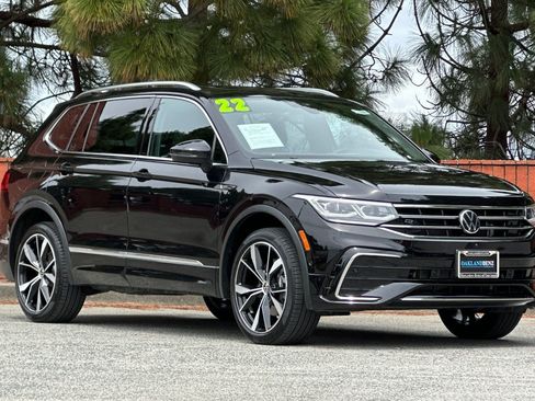 Used 2022 Volkswagen Tiguan SEL R-Line AWD/4WD image 2
