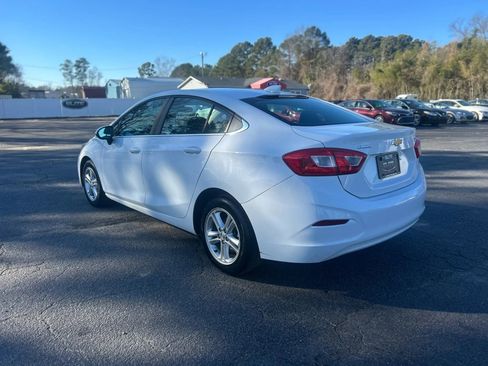 Used 2017 Chevrolet Cruze LT image 9