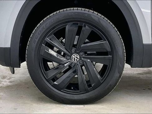 Used 2022 Volkswagen Atlas Cross Sport SE AWD/4WD image 10