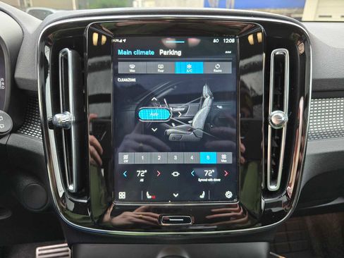 Certified 2022 Volvo XC40 P8 Recharge Ultimate image 37