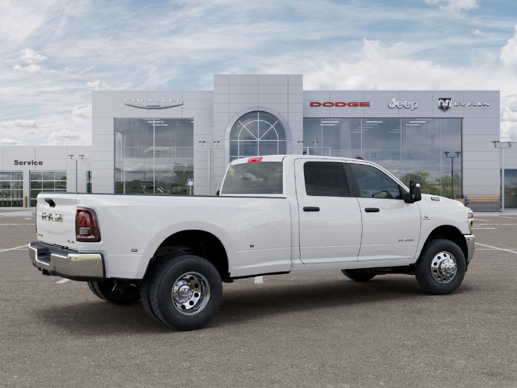 New 2026 RAM 3500 Big Horn AWD/4WD image 4
