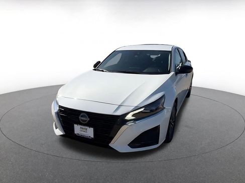 Used 2025 Nissan Altima 2.5 SV FWD image 7
