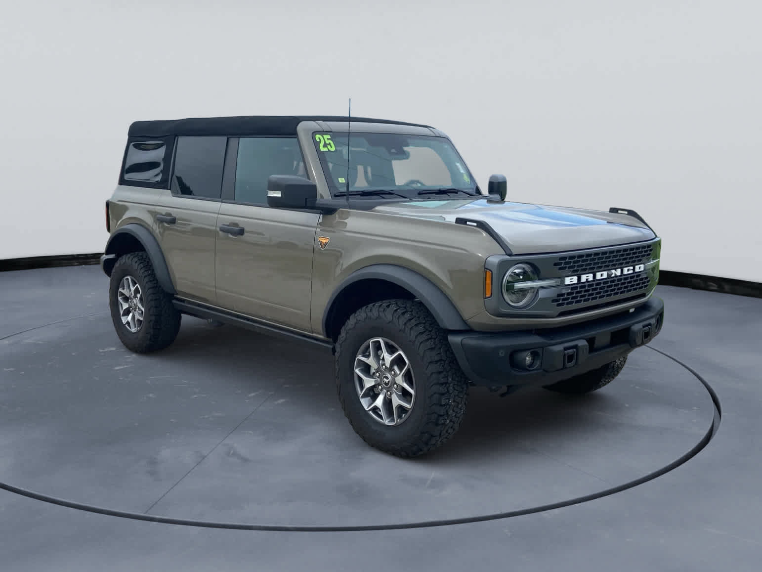 Used 2025 Ford Bronco Badlands AWD/4WD image 3
