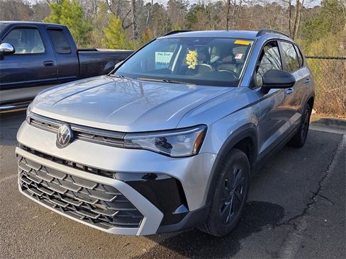 Used 2025 Volkswagen Taos S image 3