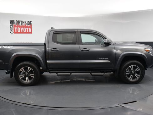 Used 2017 Toyota Tacoma TRD Sport w/ Tow Package (A/T) AWD/4WD image 5