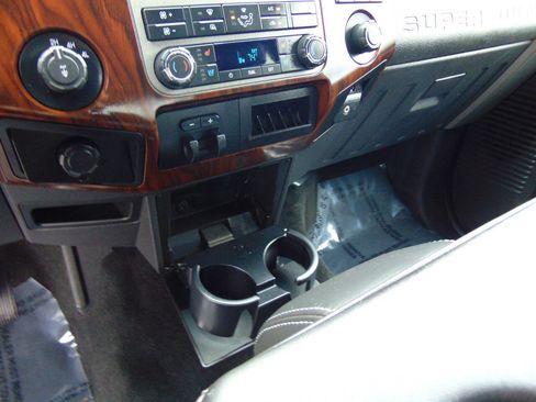 Used 2011 Ford F250 Lariat w/ Lariat Interior Pkg AWD/4WD image 22