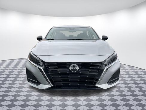 Used 2024 Nissan Altima 2.5 SV image 5