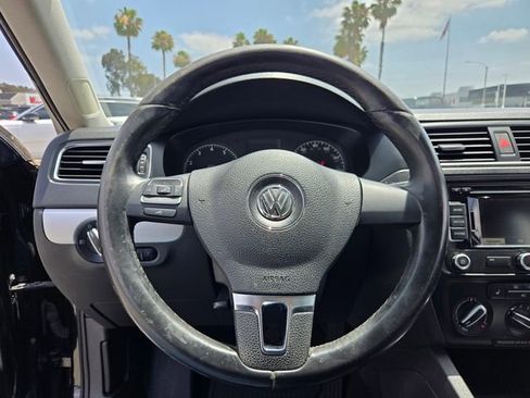 Used 2011 Volkswagen Jetta SEL FWD image 19