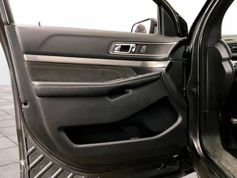 Used 2018 Ford Explorer XLT w/ Equipment Group 202A FWD image 22