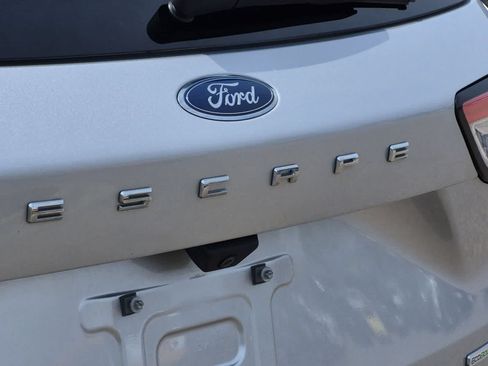 Used 2020 Ford Escape SE FWD image 13