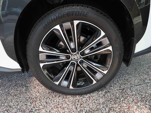 Used 2023 Toyota bZ4X Limited image 30