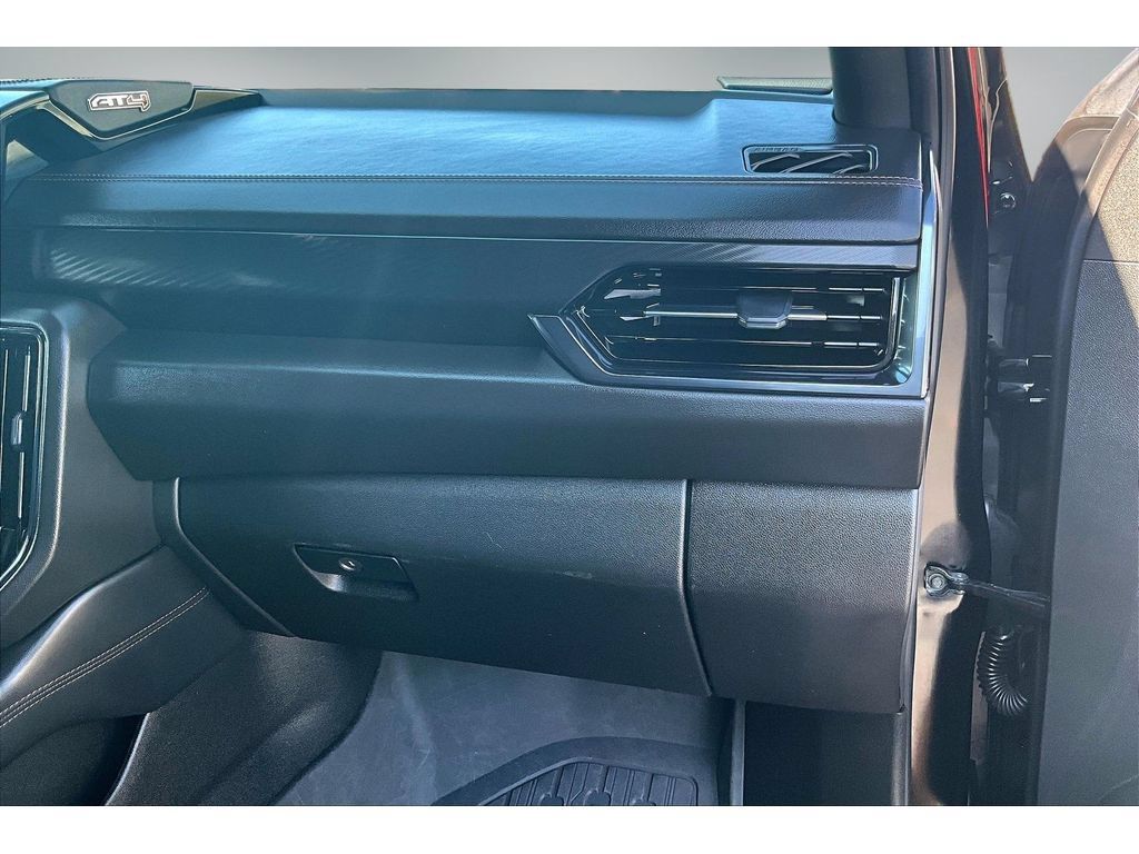 Used 2025 GMC Yukon XL AT4 w/ AT4 Premium Package AWD/4WD image 23