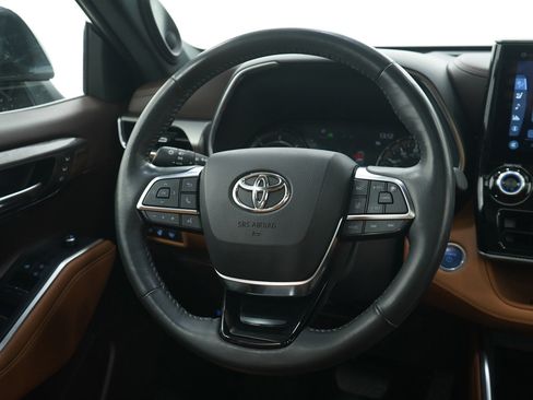 Used 2021 Toyota Highlander Platinum image 19