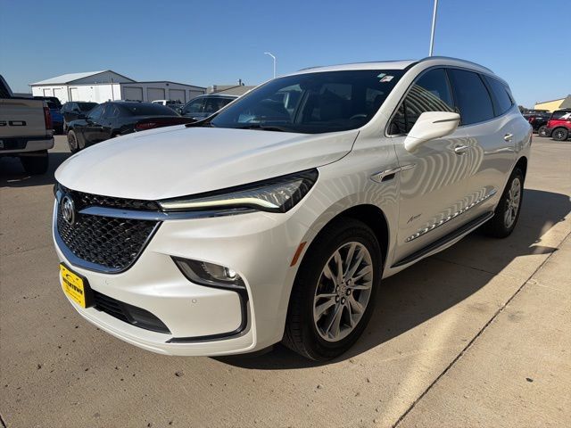 Used 2024 Buick Enclave Avenir AWD/4WD image 4