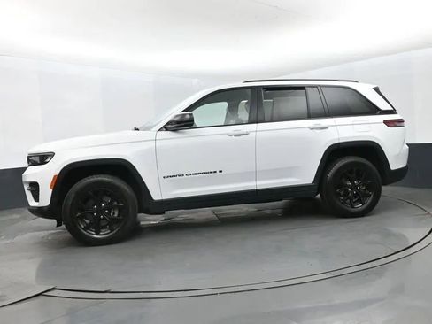 Used 2024 Jeep Grand Cherokee Altitude AWD/4WD image 5
