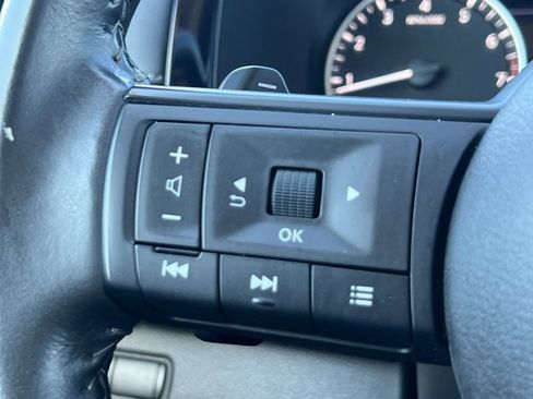 Used 2024 Nissan Pathfinder SV FWD image 10