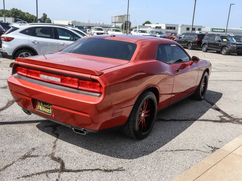 Used 2009 Dodge Challenger R/T RWD image 4
