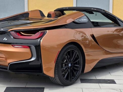 Used 2019 BMW i8 Roadster AWD/4WD image 2