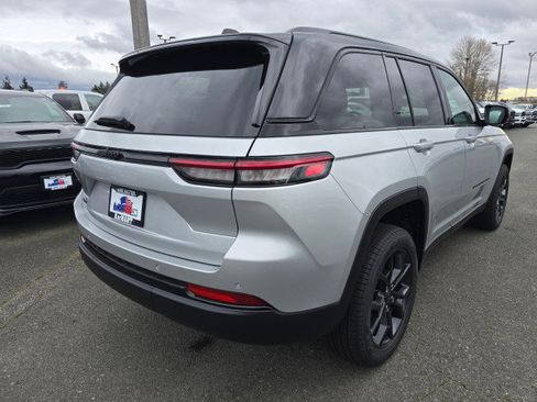 New 2025 Jeep Grand Cherokee Limited AWD/4WD image 3