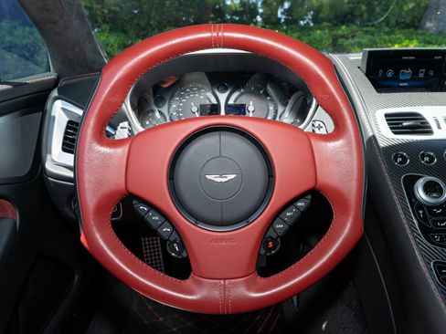 Used 2014 Aston Martin Vanquish Coupe image 20