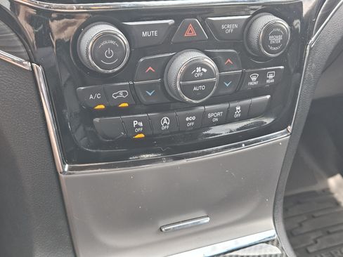 Used 2019 Jeep Grand Cherokee Limited w/ Luxury Group II RWD image 19