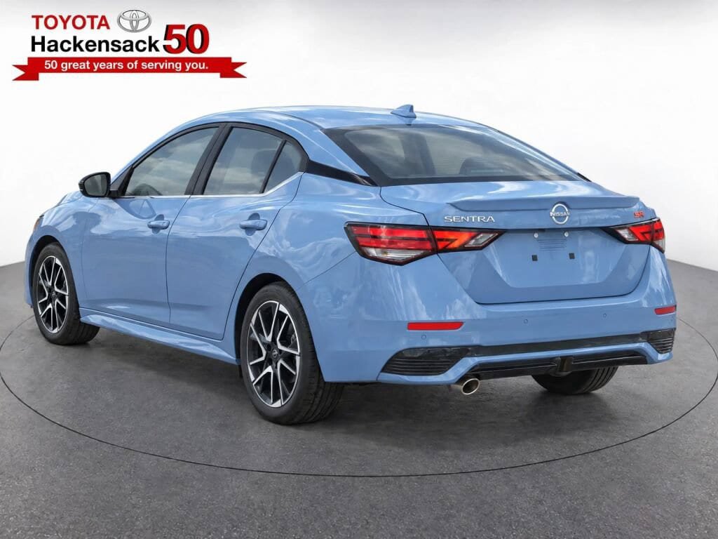 Used 2024 Nissan Sentra SR FWD image 3