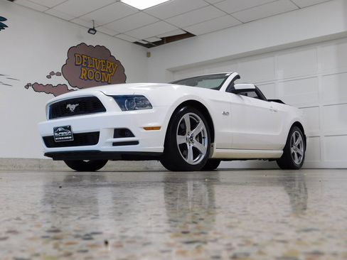 Used 2013 Ford Mustang GT Premium image 14