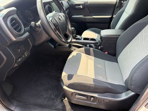 Used 2023 Toyota Tacoma TRD Off-Road w/ Technology Package AWD/4WD image 17