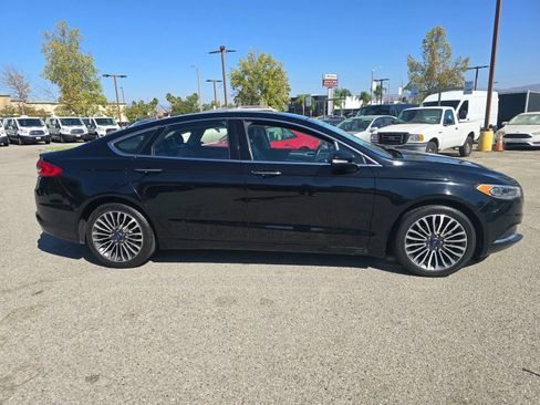 Used 2018 Ford Fusion SE w/ Fusion SE Technology Package FWD image 4