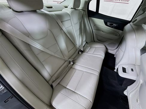 Used 2020 Volvo S60 T6 Momentum image 32