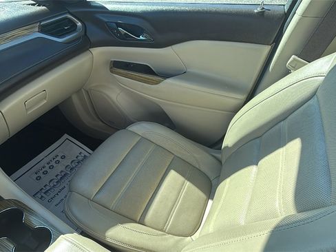 Used 2017 GMC Acadia Denali w/ Technology Package image 16