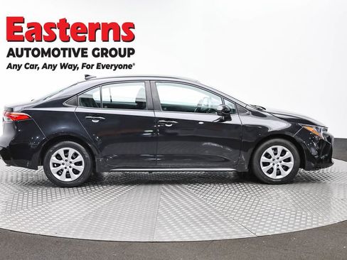 Used 2022 Toyota Corolla LE FWD image 4