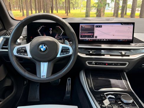 Certified 2025 BMW X5 xDrive40i w/ M Sport Package AWD/4WD image 3