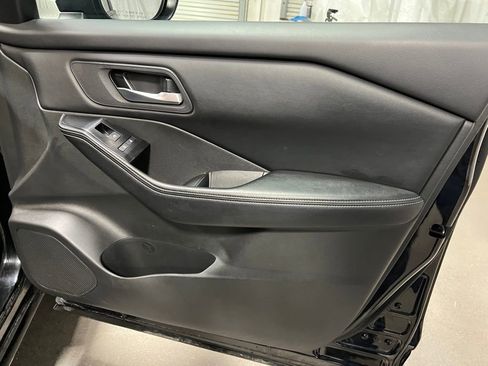 Used 2024 Nissan Rogue SV image 10