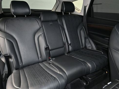 Used 2023 Genesis GV80 2.5T w/ Prestige 20" Package image 12