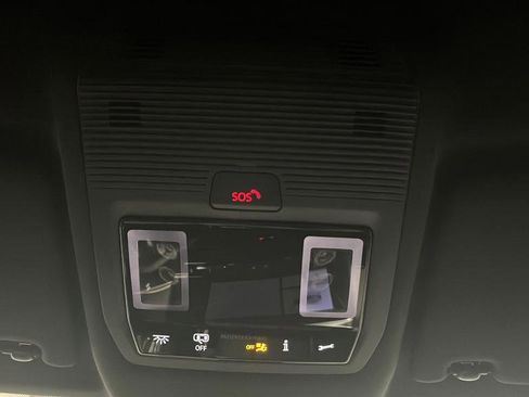 Used 2024 Volkswagen Atlas Cross Sport SE image 16