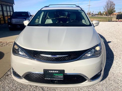 Used 2019 Chrysler Pacifica Touring-L Plus w/ Advanced Safetytec Group image 3
