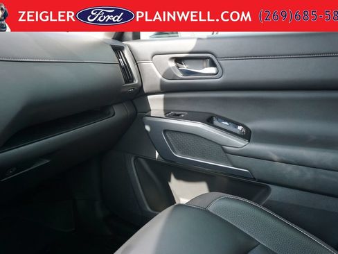 Used 2023 Nissan Pathfinder SL w/ SL Premium Package AWD/4WD image 35